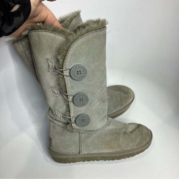 UGG Bailey triple button shearling boots size 7 - Picture 1 of 9